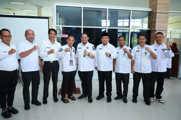 Masuki Masa Pensiun, Wabup Siak Lepas Purna Tugas Kadisdukcapil