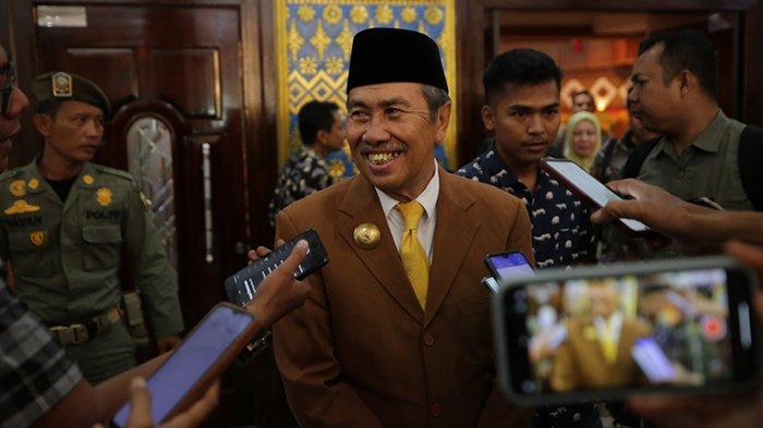 DPRD Paripurnakan Pengunduran Gubri, Tinggal Pengesahan Presiden