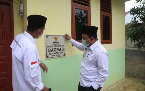 Wabup Siak Bersama Baznas Kembali Salurkan Dana Zakat