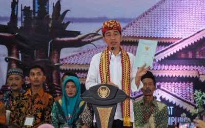Jokowi Pingin Tabok Penyebar Isu Dirinya PKI