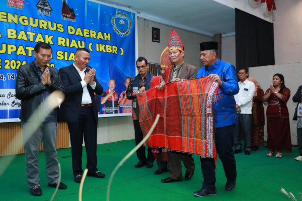 Hadir Pengukuhan Pengurus IKB, Bupati Siak Alfedri Ajak Bersinergi Bangun Negeri