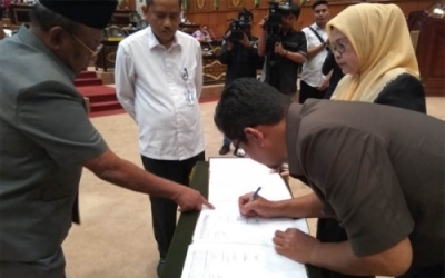 RAPBD Provinsi Riau 2019 Disetujui Rp 9,1 Triliun