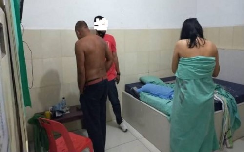 Sudah Buka Baju, Istri Selingkuh Digerebek Suami