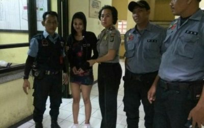 Model Hot Novi Amelia Kembali Mengamuk di Jalan