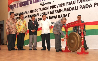 Plt Gubernur Riau Buka Rapat Tahunan KONI Riau