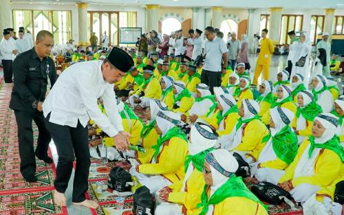 Bupati Rohil Lepas 281 Jamaah Haji Menujun Pekanbaru