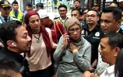 Ratna Sarumpaet Ditangkap Saat Akan Terbang ke Cile