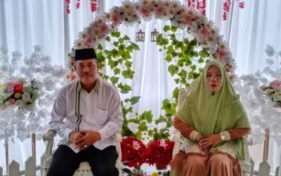 Suami Istri Ini Berebut Kursi Kades Taman Sari