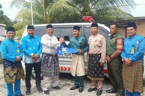 Jauh dari Puskesmas, Teluk Mesjid Siak Dapat Bantuan Ambulan dari Pemkab