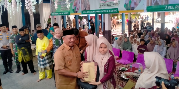 Bupati Anton Hadiri Jamuan dan Santunan Anak Yatim di Kenegerian Rokan IV Koto