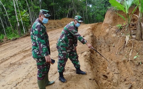 Dandim 0213/Nias dan Kasiter Korem 023/KS Tinjau Pekerjaan 