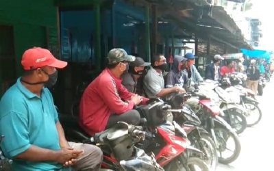 Ditengah Corona, Tukang Ojek di Panipahan Tetap Bekerja