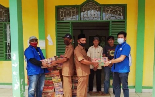 PT Sumber Kencana Inhu Salurkan CSR Sembako