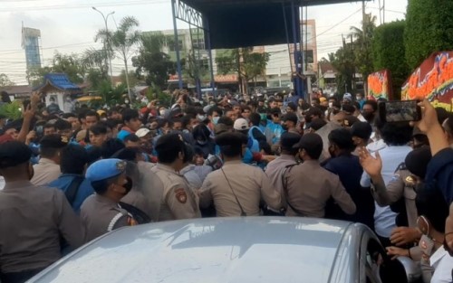 Demo Pengungsi Afghanistan di Pekanbaru Berakhir Ricuh