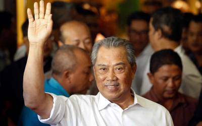 Muhyiddin Yassin Gantikan Mahathir Mohamad 