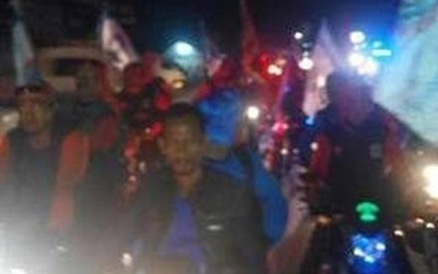 Ratusan Buruh Longmarch Menuju Istana Merdeka