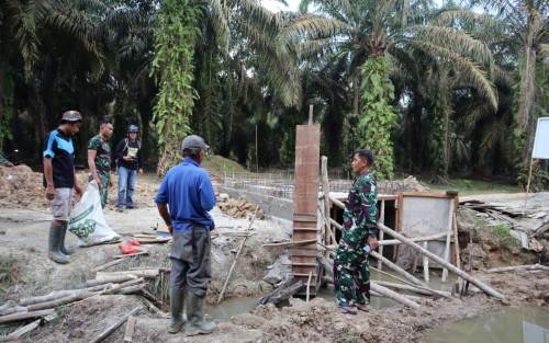 Kasdim Bengkalis Tinjau Pembangunan Box Culvert