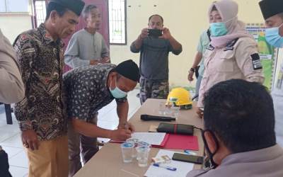 Warga Kampung Pusaka Blokir Jalan PT Arara Abadi