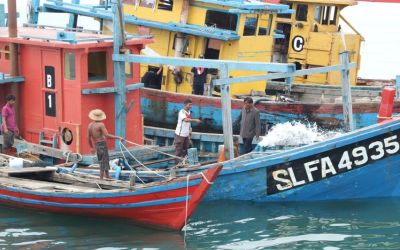 Menteri Susi Tenggelamkan Kapal Vietnam di Natuna