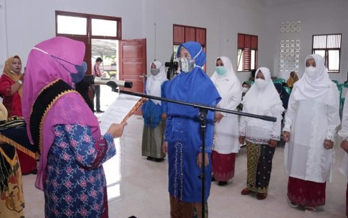 Rasidah Kukuhkan Bunda Literasi Kecamatan Tualang dan Kandis 