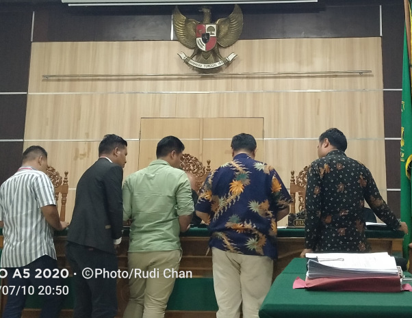 Sidang Praperadilan, Hakim Verifikasi Bukti Surat Sampai Jam 12 Malam