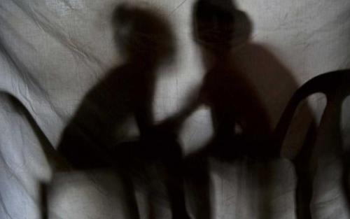 Viral! Sepasang Remaja Berbuat Mesum di Bilik Warung