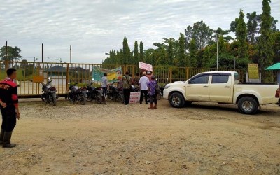 Tuntut Gaji dan THR, Karyawan Gembok PKS PT LIH