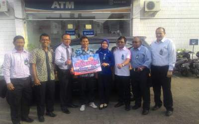 Menang Undian, Guru SD Dapat Hadiah Mobil