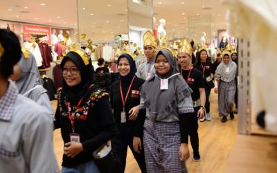 UNIQLO Indonesia Undang Sekolah Luar Biasa Negeri Batam