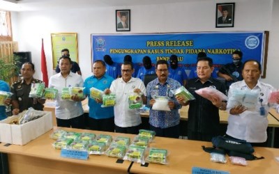 BNN Riau Tangkap 24 Kg Sabu dan Ekstasi Asal Malaysia