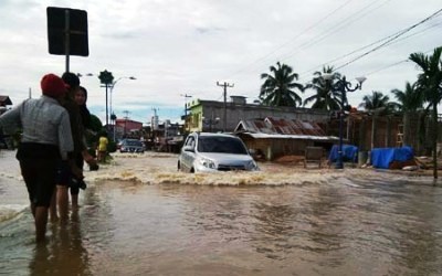 Rokan Hulu Banjir Hingga 1 Meter, Jalan Lintas Riau-Sumut Putus