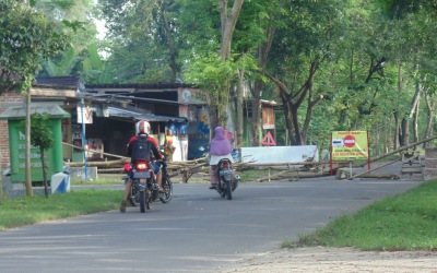 Jalan Rusak, Warga Satu Desa Blokade Jalan Ponorogo