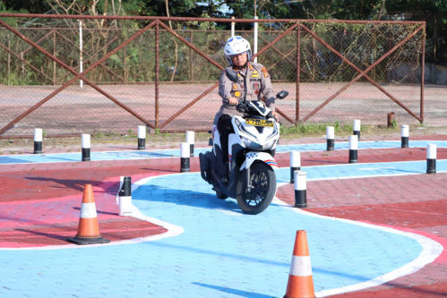 Kapoles Siak Tinjau dan Test Drive di Lapangan Praktek Uji SIM Satpas 0929