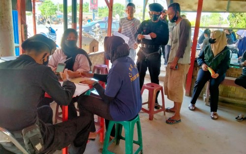 Brimob dan Polres Rohil Gelar Patroli Vaksinasi Bagi Pengguna Jalan 