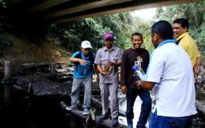 Pabrik Kelapa Sawit PT. Torganda Diduga Cemari Air Sungai Pakis