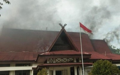 Gedung Pusat Komputer Universitas Riau Terbakar