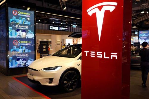 Hacker Temukan Mode Rahasia Tesla, Diberi Nama Mode Elon Musk