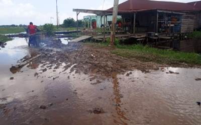 Jalan Desa Sei Tawar Menuju Sei Brombang Hancur Total