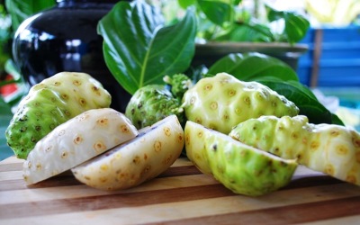 Mengkudu Diklaim Bisa Percepat Penyembuhan Covid-19