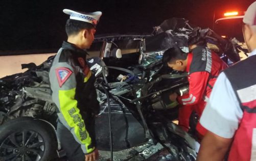 Mobil Terios Tabrak Truk Tronton di Tol Permai, Seorang Pemudik Tewas