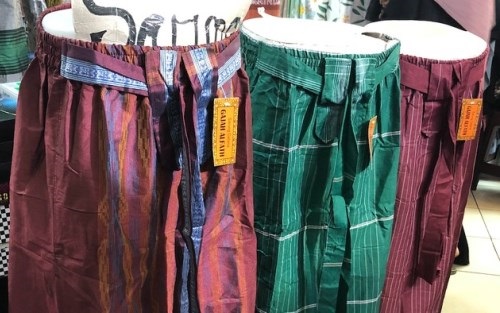 Kekinian, Sarung Celana Bermotif Songket untuk Lebaran 