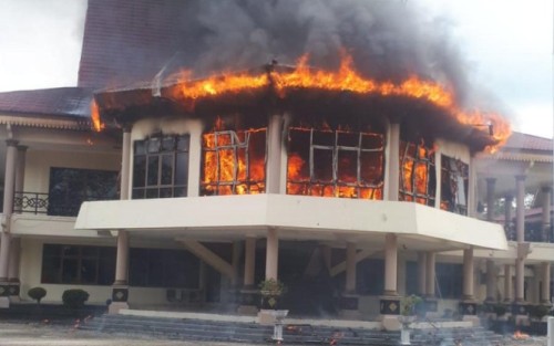 Saksi Melihat Api Berasal dari Ruang Ketua DPRD Inhu