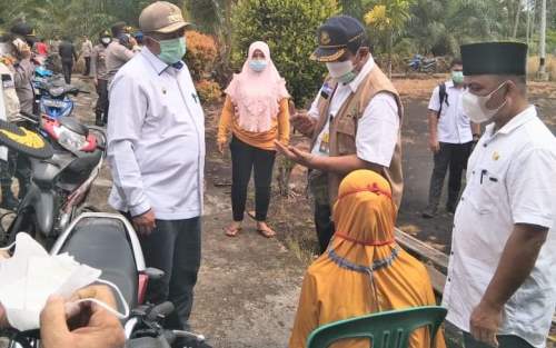 Bupati Siak Tinjau Vaksinasi Massal Covid-19 di Teluk Lanus