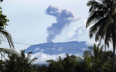 Merapi Keluarkan Letusan, Sumbar Hujan Abu
