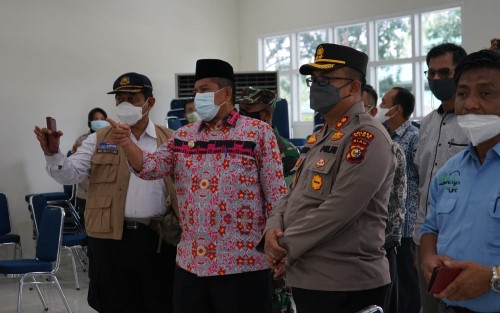 Tinjau Vaksinasi Massal, Ini Pesan Bupati Alfedri