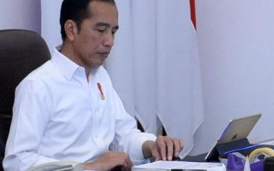 Jokowi Teken Aturan Gaji ke-13, Ini Jumlahnya