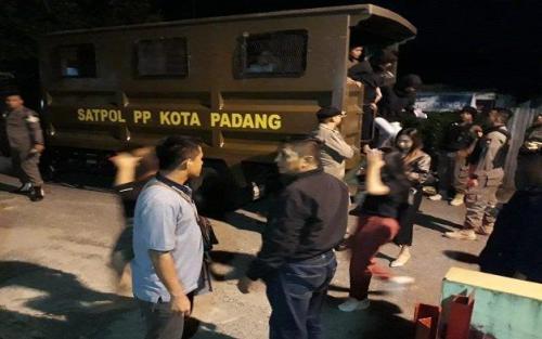 16 Remaja Terjaring Razia Penginapan dan Kos-kosan di Padang