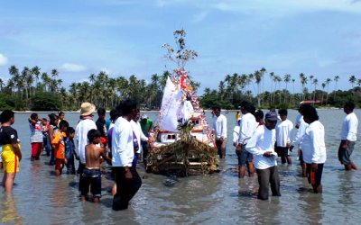 Saksikan Tradisi Buang 'Perahu' di Laut Belitung Timur