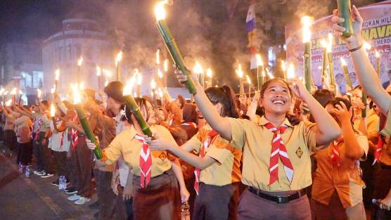 Bupati Rohil Afrizal Sintong Lepas Peserta Pawai Obor Malam Taptu