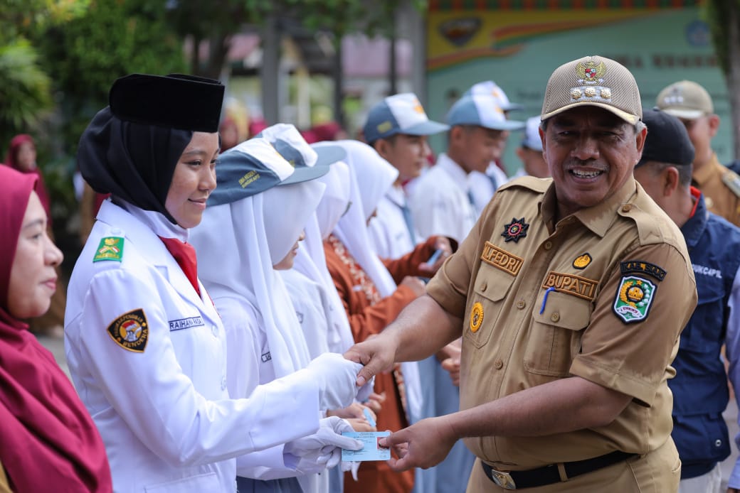 Sambangi SMAN 1 Sungai Apit, Alfedri Harap Siswa 17 Tahun Punya IKD